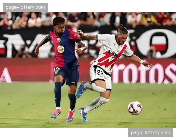 比利亚雷亚尔1-3不敌皇家社会 莫莱罗射门难破库尔图瓦十指关 比利亚雷亚尔1-3不敌皇家社会 莫莱罗射门难破库尔图瓦十指关