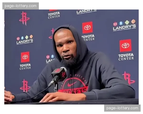 杜兰特27分超乔丹升历史第五 火箭进攻体系围绕其无解单打构建 杜兰特27分超乔丹升历史第五 火箭进攻体系围绕其无解单打构建